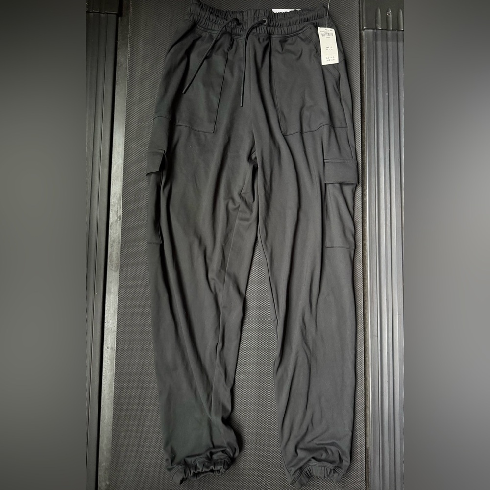 GILLY HICKS Active Recharge Cargo Sweatpants